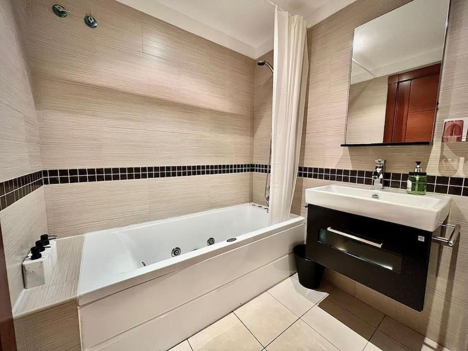 Central Suites Arenal فيجو المظهر الخارجي الصورة