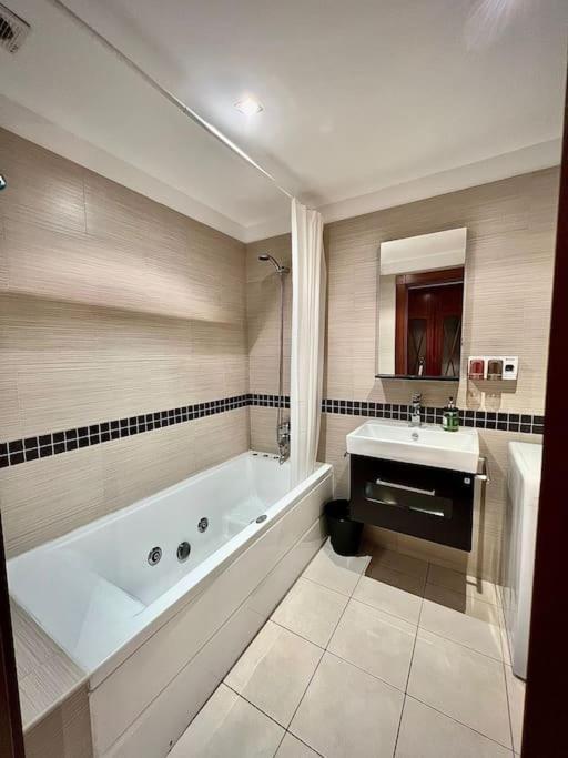 Central Suites Arenal فيجو المظهر الخارجي الصورة